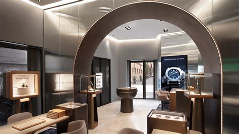 PANERAI OPENS ITS FIRST BOUTIQUE IN ROME .